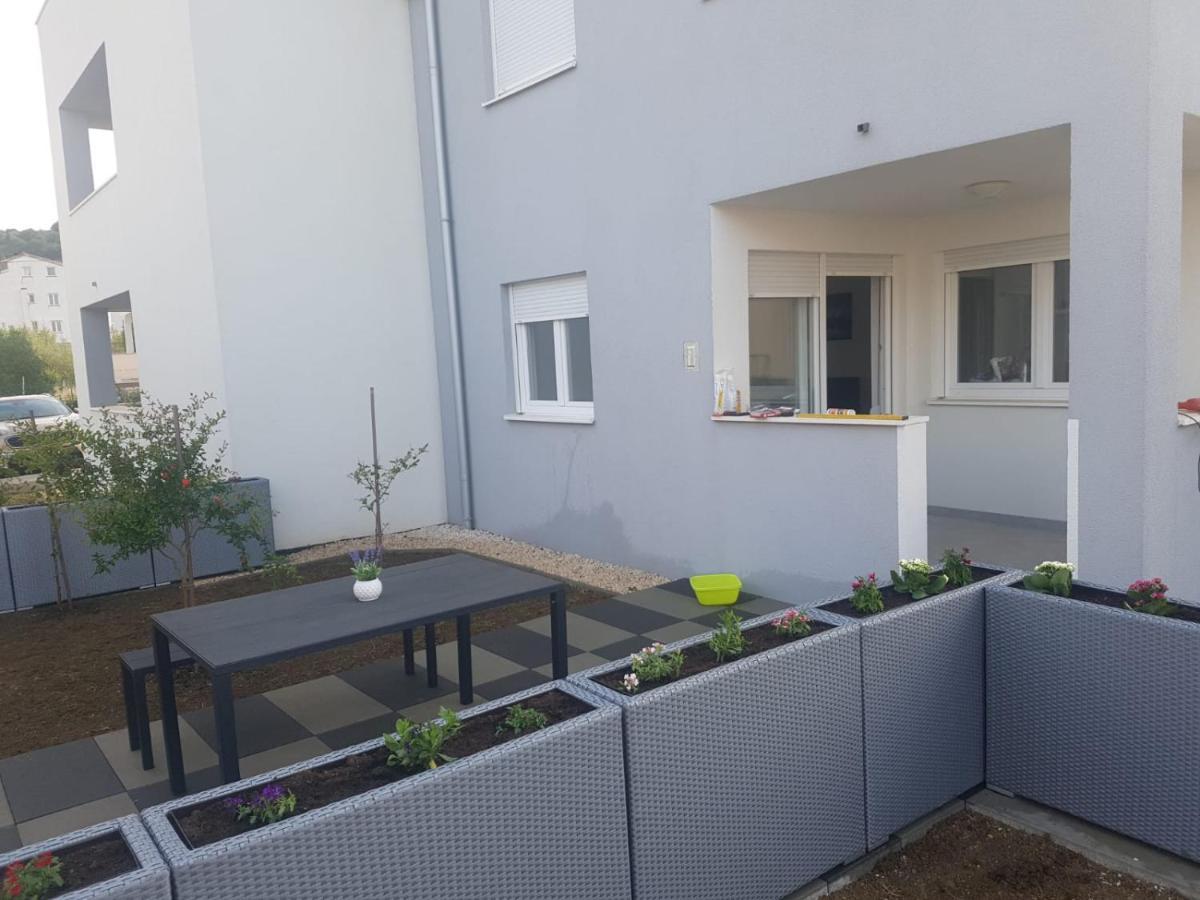 Apartments Sunrise Preko Exterior photo